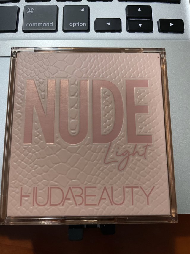 Huda Beauty light9色