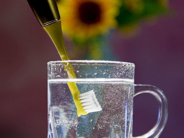 轻薄手感、唇齿清新、电动牙刷更护齿