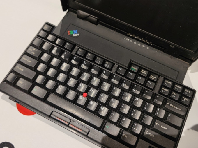 古董机thinkpad701c蝴蝶机