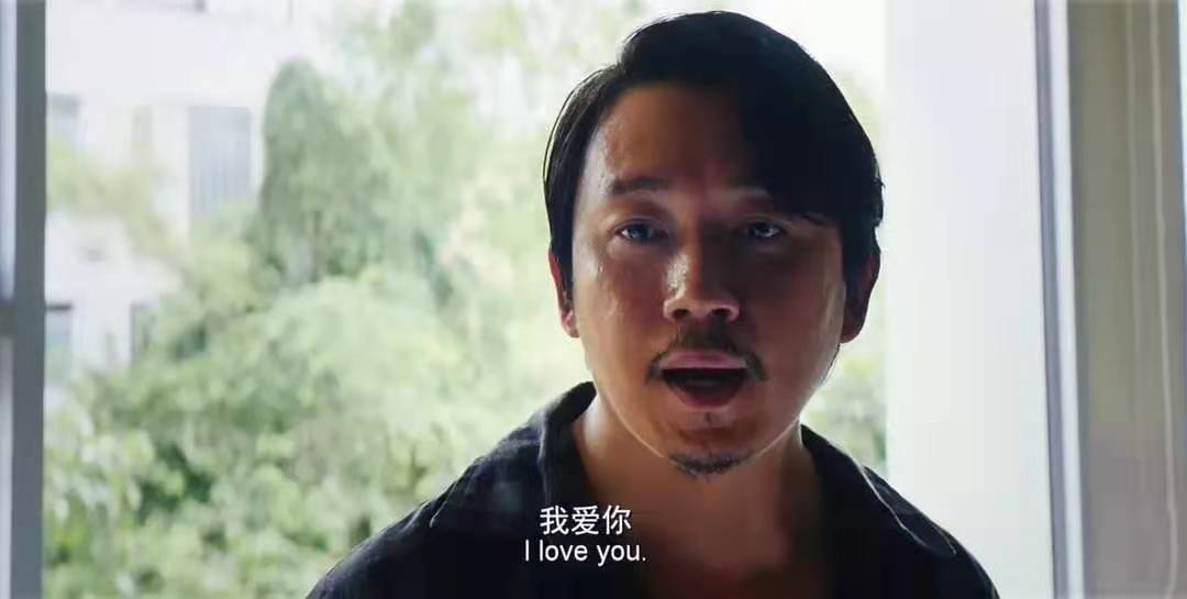 《唐人街探案》中忧郁,颓废,病态又深情的思诺养父;《孔雀东南飞》中