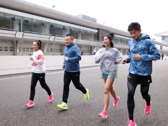 岳云鹏8分配速跑3公里，励志要在2021年跑完一场马拉松