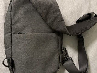 时常上街出门带的小包：京造极简主义胸包