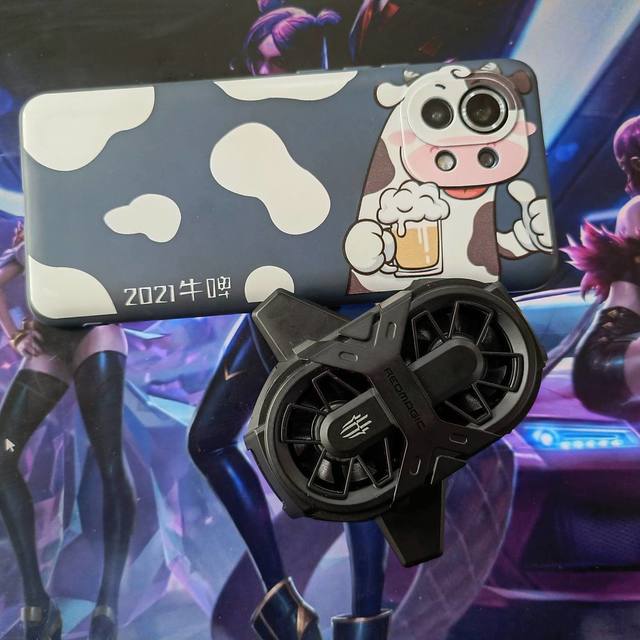 骁龙888变身火龙不要怕，红魔双核散热背夹来降温