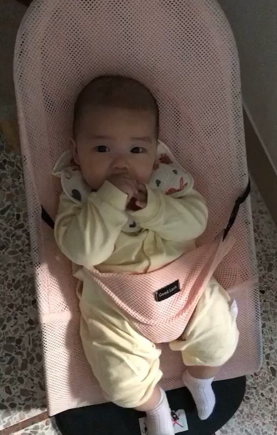有摇摇床这种哄娃神器真是宝爸宝妈的福音