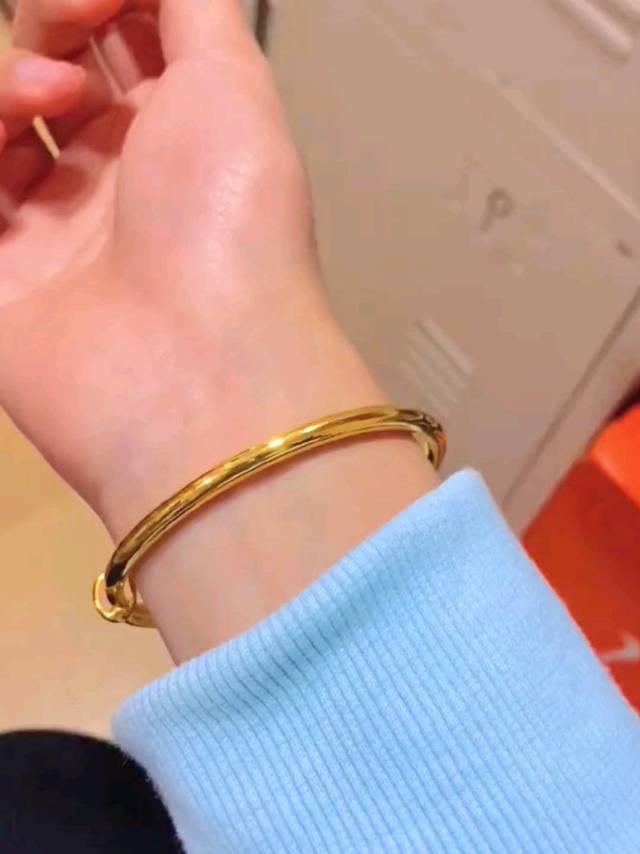 听说金价又跌了 姐妹们 赶紧买起来！