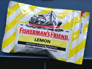 柠檬味的渔夫之宝润喉糖，味道不错无蔗糖