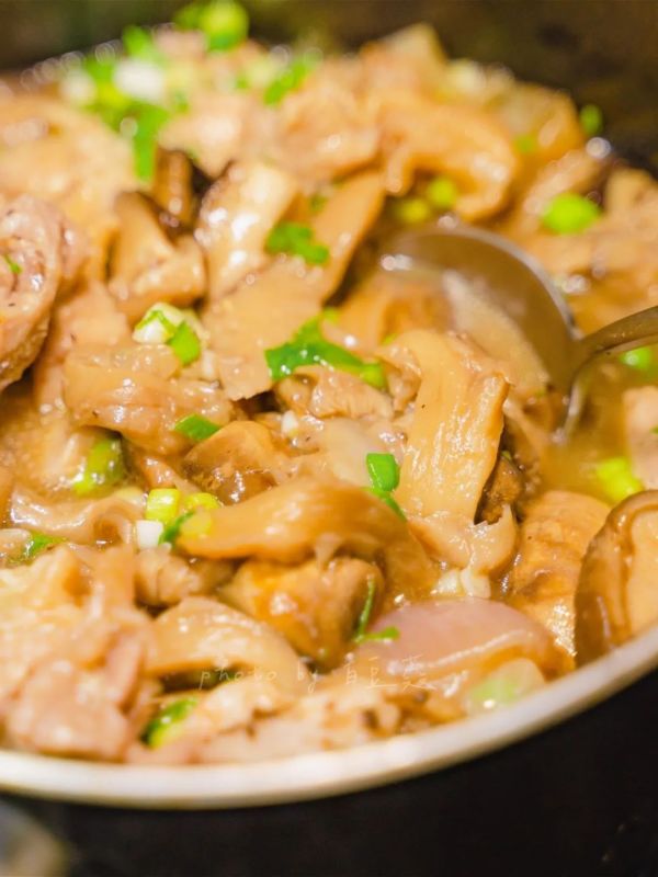 暖心暖胃的家常炖鸡腿：肉质鲜嫩，汤汁浓郁，新手也能轻松搞定！