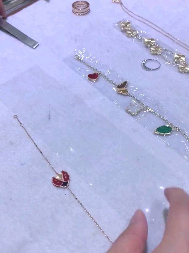 夏天配这款blingbling手链不好吗