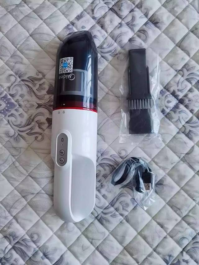 轻巧好用，车载吸尘器