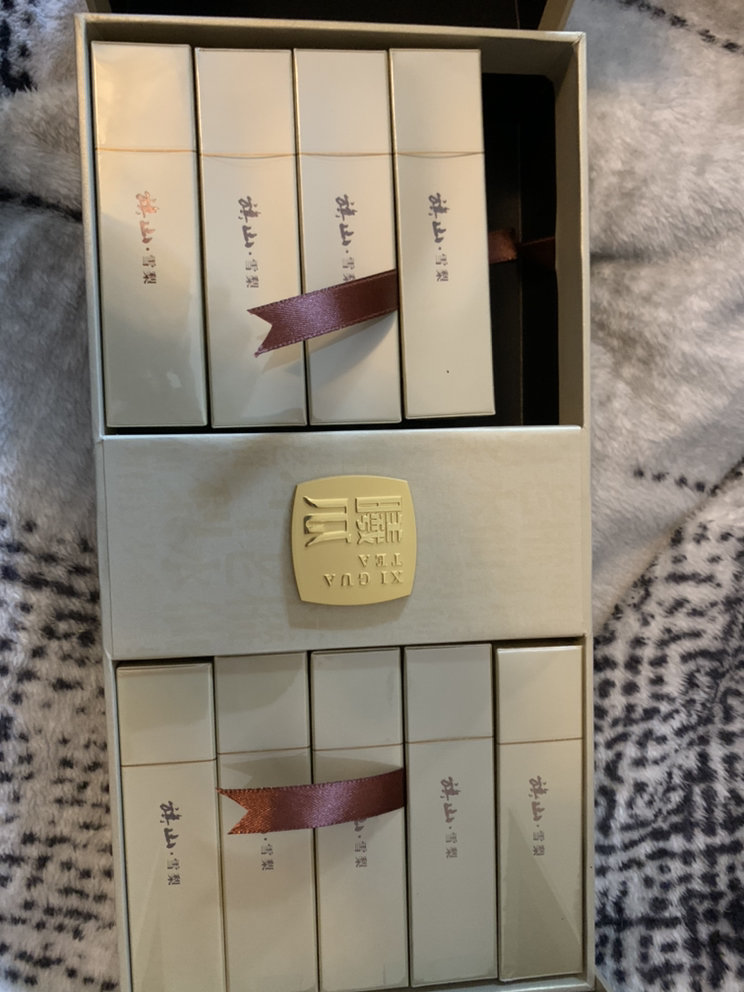 我与岩茶的二三事：一万七一斤的岩茶值得买吗？