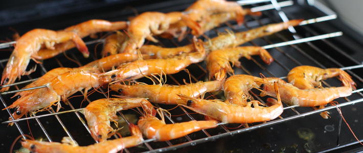 有烤箱就能做，可以尝到虾的鲜甜的和风汁烤虾