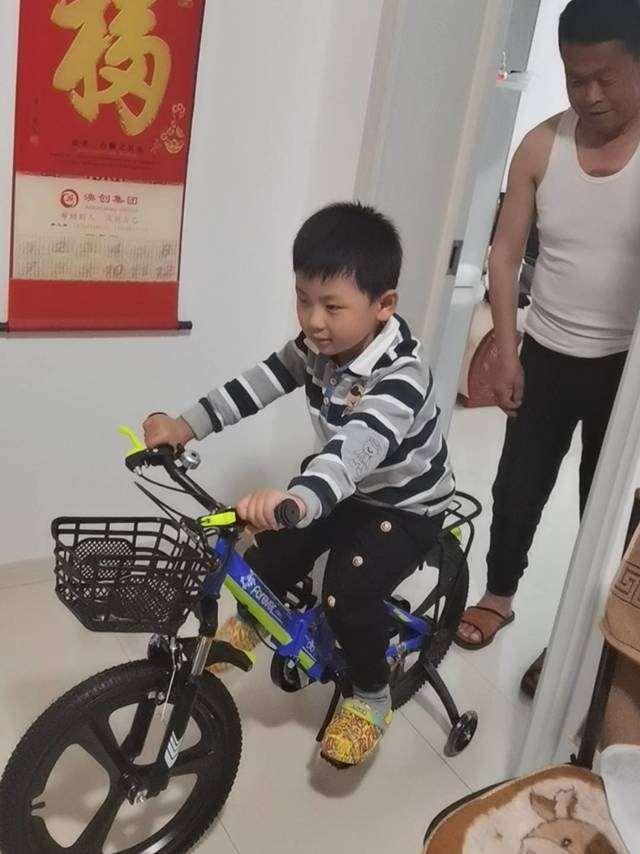 儿子的自行车