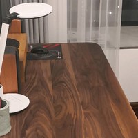 一张不错的实木餐桌/书桌