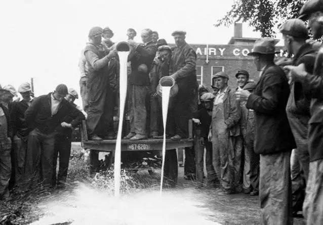 “倒奶事件”后续：蒙牛真果粒发布退货方案 未饮用皆可退