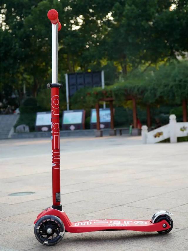 m-cro迈古迷嬉豪华版LED滑板车