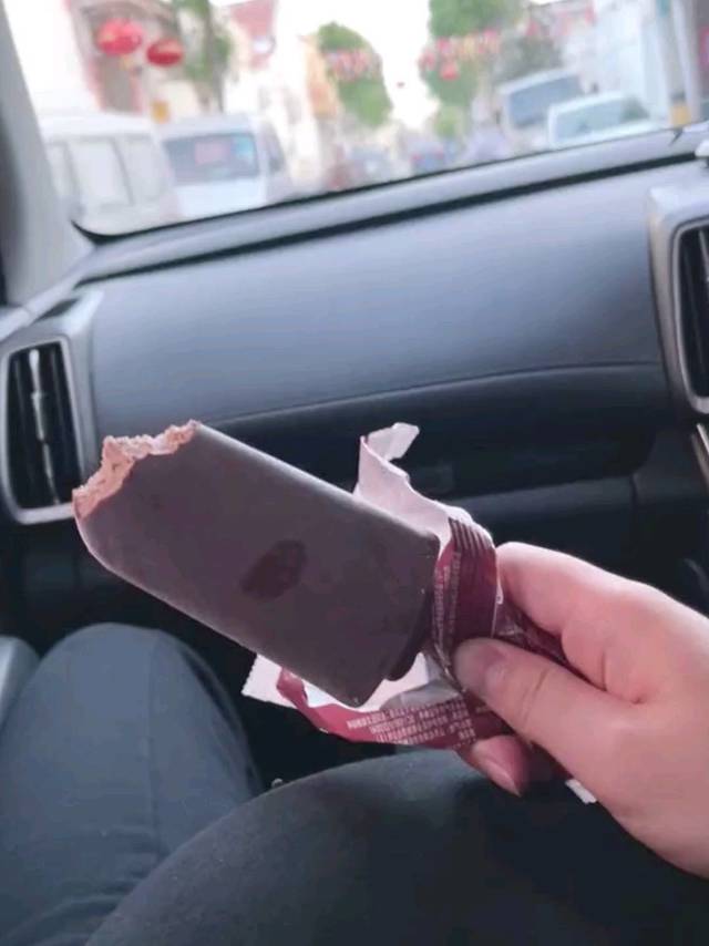 雪糕跟夏天才是绝配吧 太爽了 夏天这样过
