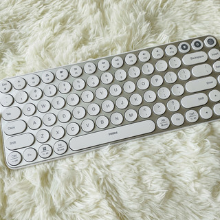 高颜值白色蓝牙键盘