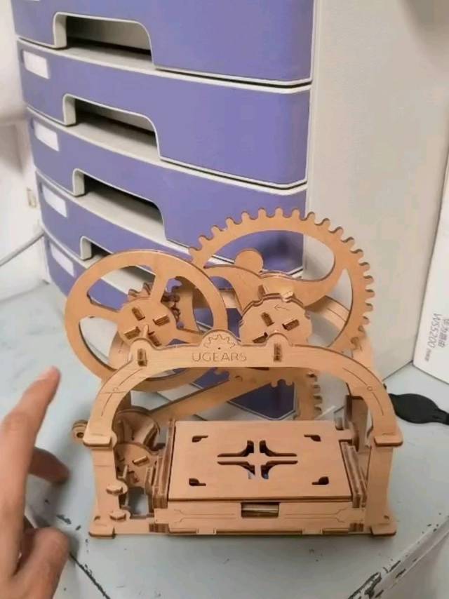 动手拼装木质机械传动名片夹