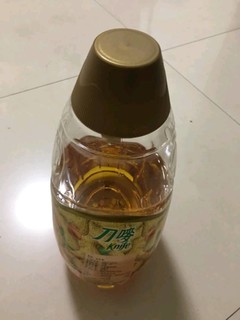 花生油色泽清亮有光泽