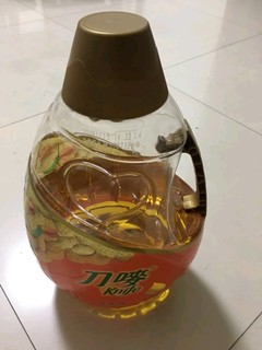 花生油色泽清亮有光泽