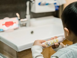 儿童电动牙刷，从小培养孩子的刷牙习惯