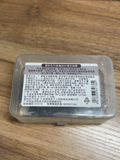 方便携带收纳的日常用品—屈臣氏竹炭牙线棒