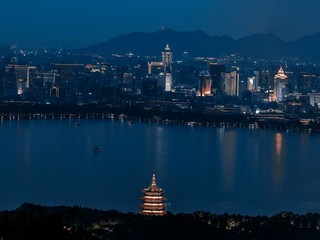 长焦拍摄的杭州夜景