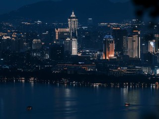 长焦拍摄的杭州夜景