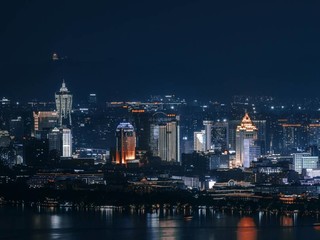 长焦拍摄的杭州夜景