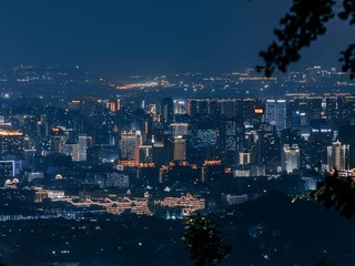 长焦拍摄的杭州夜景