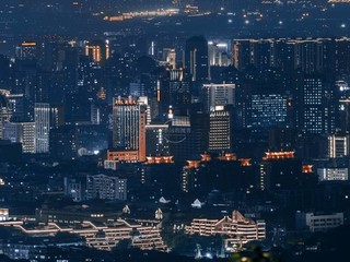 长焦拍摄的杭州夜景