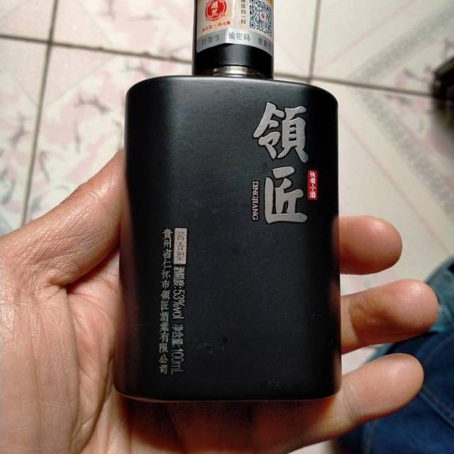 精致的小酒瓶