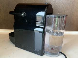 小巧精致的Nespresso胶囊咖啡机