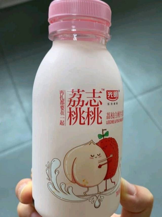 光明牛奶荔志桃桃荔枝白桃牛乳饮品