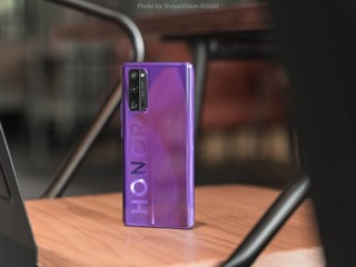 这手机的紫色跟大logo，真的个性