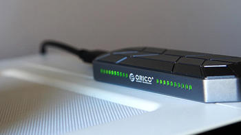 评测 篇二百五十三：有光更有料，ORICO炫彩RGB M.2硬盘盒给你好看 