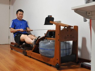 野小兽划船机，一个动作锻炼全身80%肌肉