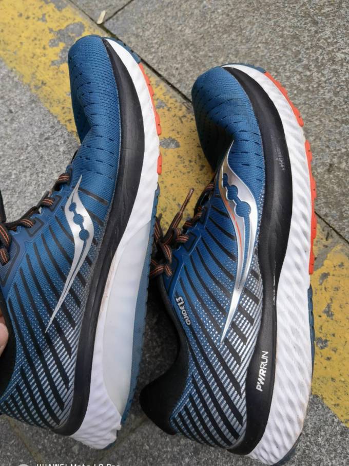 37:58弹性十足透气性佳去年618活动,300多大洋拿下了这双索康尼向导13