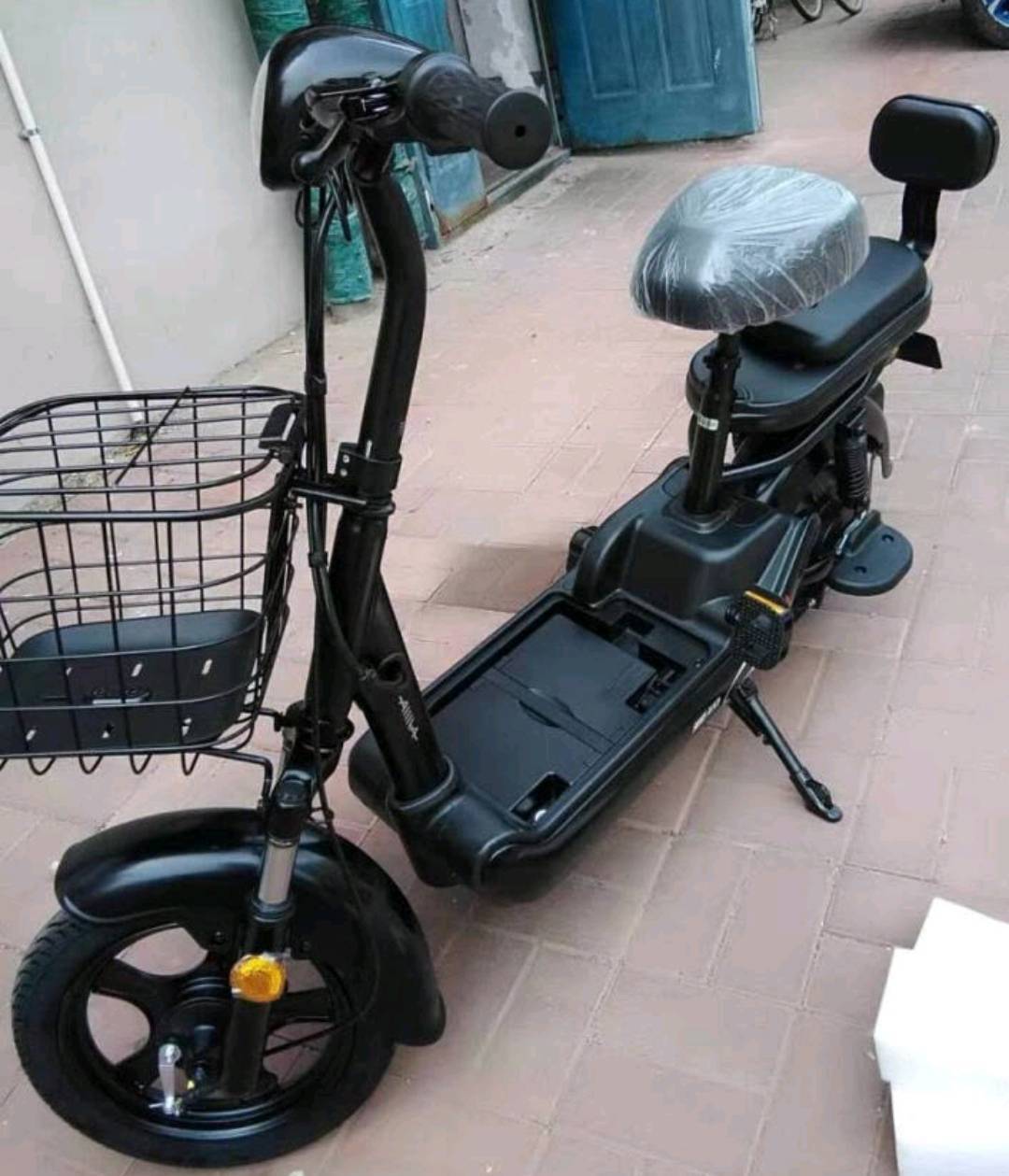 电池可拆卸爱玛电动车