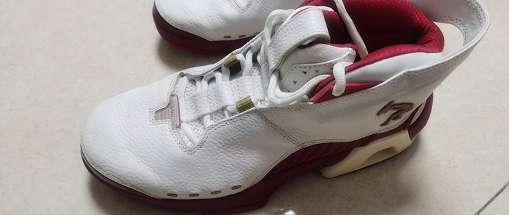 分享一双上了年纪的李宁明星签名鞋(多图)