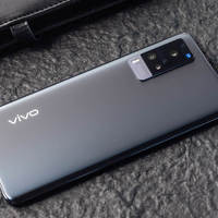 vivo X60升级曲屏版，搭配微云台蔡司镜头，一款被低估的拍照手机