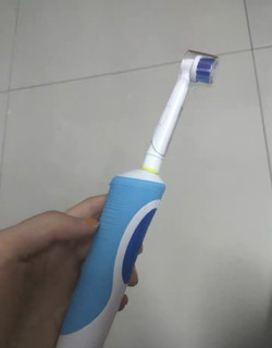 人生的第一款电动牙刷