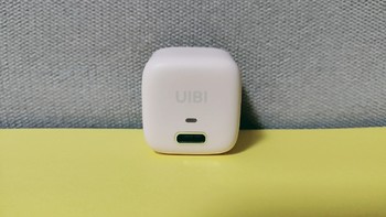 UIBI柚比20W USB-C 迷你快速充电器 轻体验