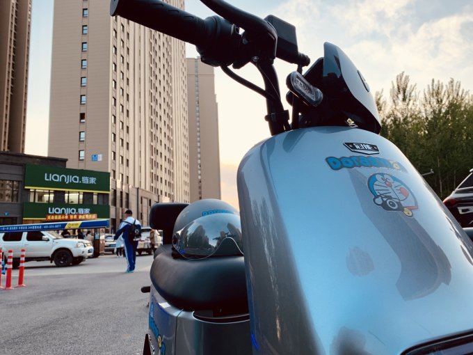 雅迪冠能版de3颜值和续航都在线