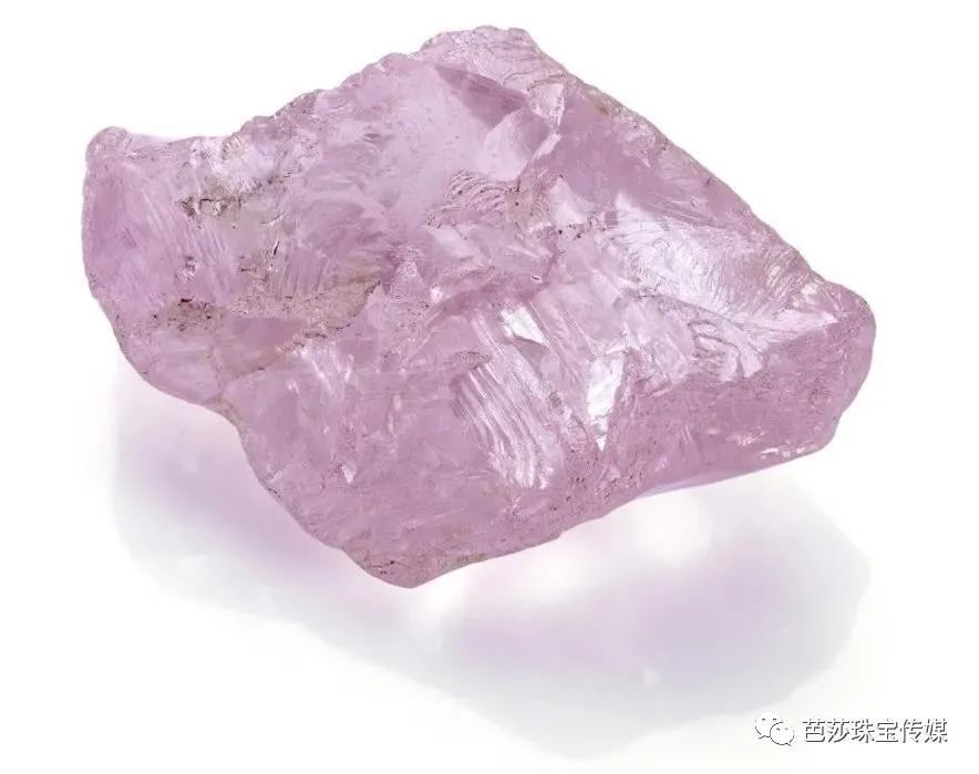 史上最大紫粉钻再破记录，天价粉钻到底都有什么共同点？