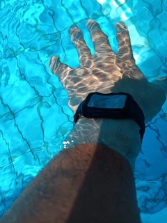 游泳必备手表，还不耽误接电话