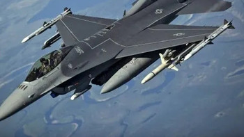 虚测评 篇一百六十：刚刚，小鲁班一架F16战机冲进你的视线。 快乐小鲁班积木