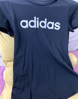 Adidas女士黑色体恤