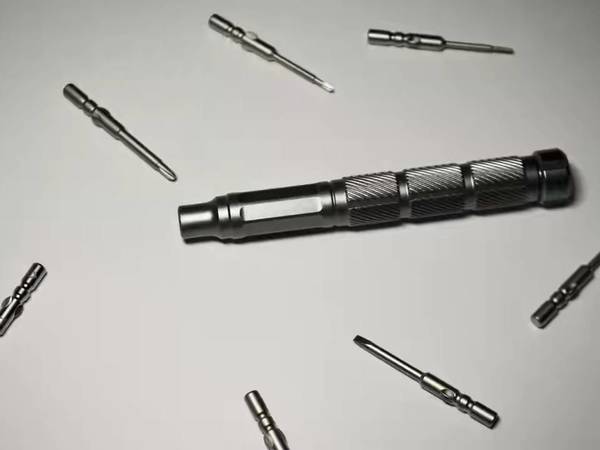 没有什么高科技，这款螺丝刀只是实用