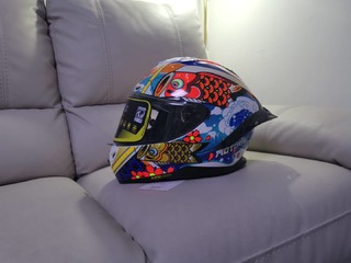 可能是收晒的摩雷士R50S锦鲤摩托车头盔